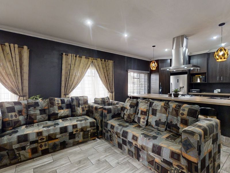 SOLD! Spacious Family Home with Exceptional Outdoor Living & Separate Flatlet in Witfield - Photo 6