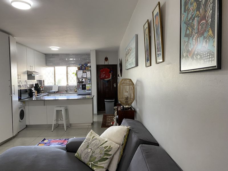 Modern Contemporary Apartment - Photo 9