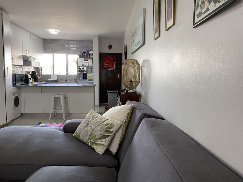 Modern Contemporary Apartment - Photo 8