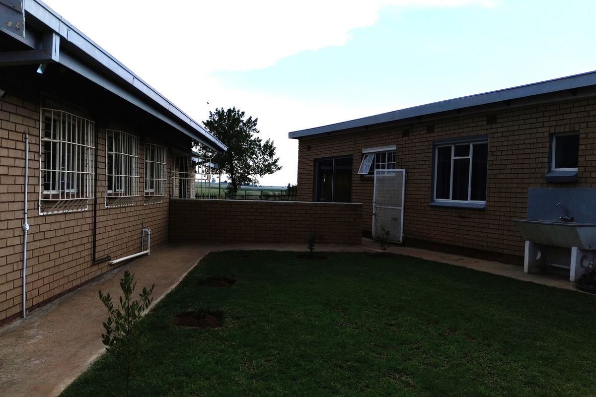 Perfect And Quiet Location - Photo 2