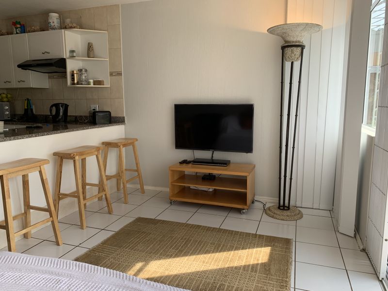 Cute and Cozy - Photo 6