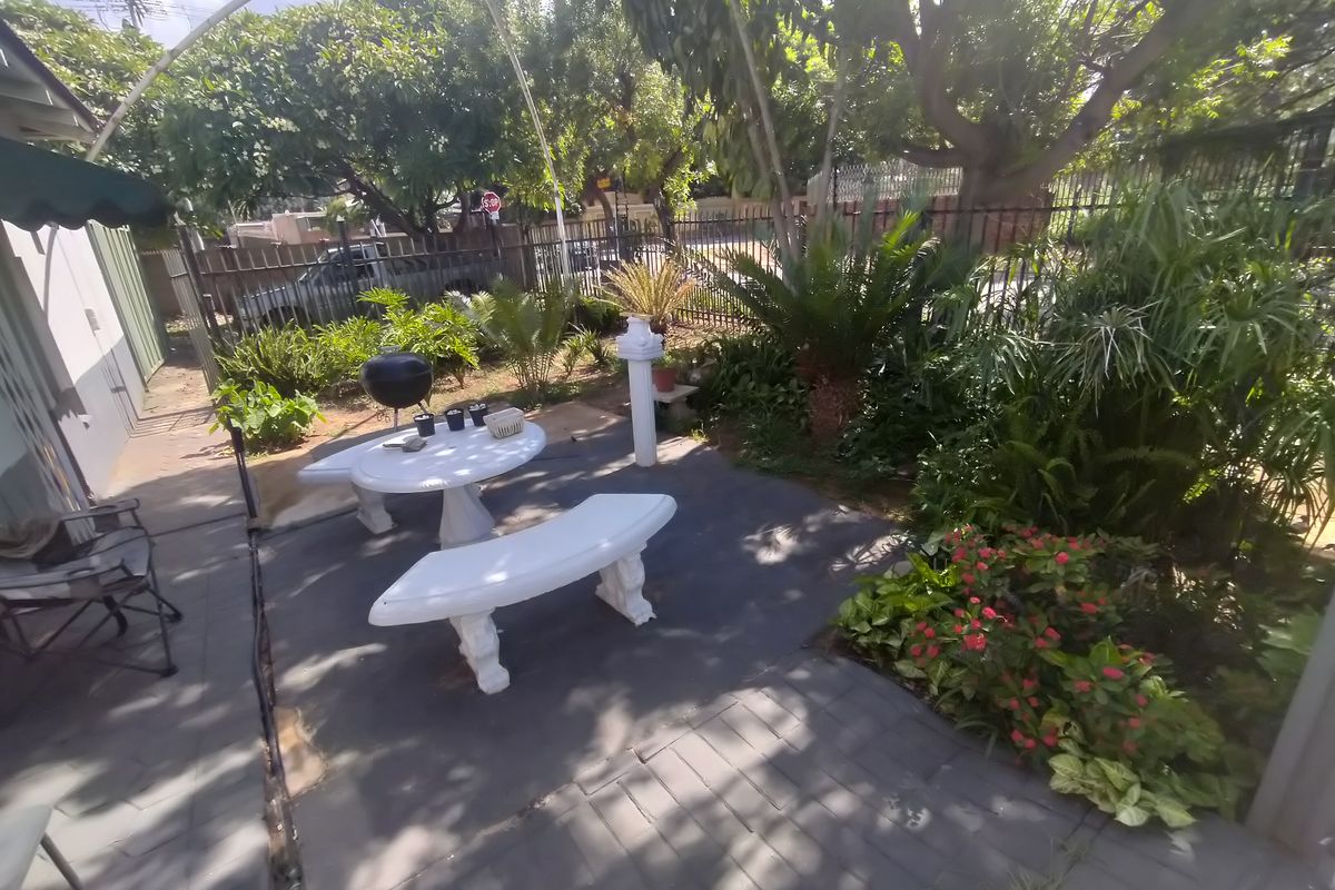 This prime investment property - Photo 2