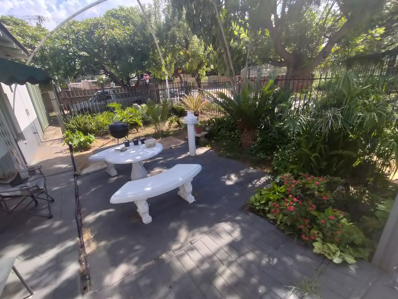 This prime investment property - Photo 2