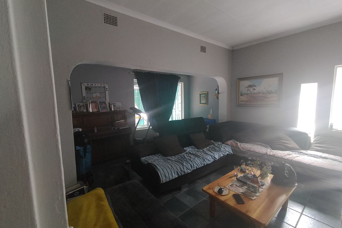 This prime investment property - Photo 5