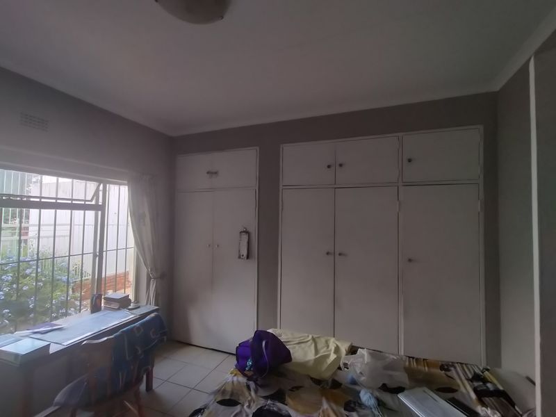 This prime investment property - Photo 9