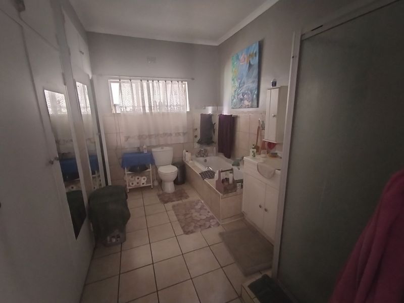 This prime investment property - Photo 8