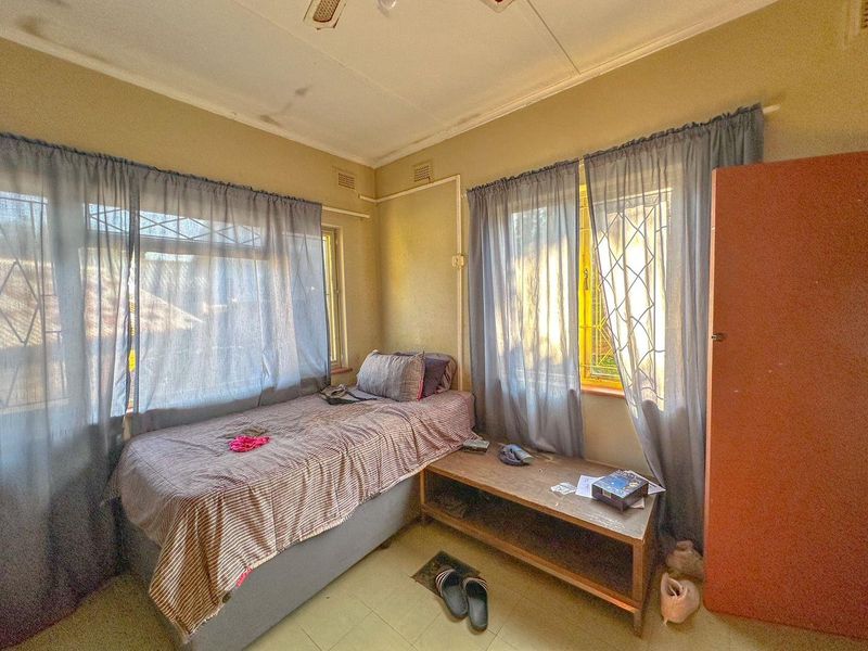 3 Bedroom Home with a Flat - Photo 9