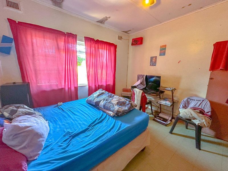 3 Bedroom Home with a Flat - Photo 8