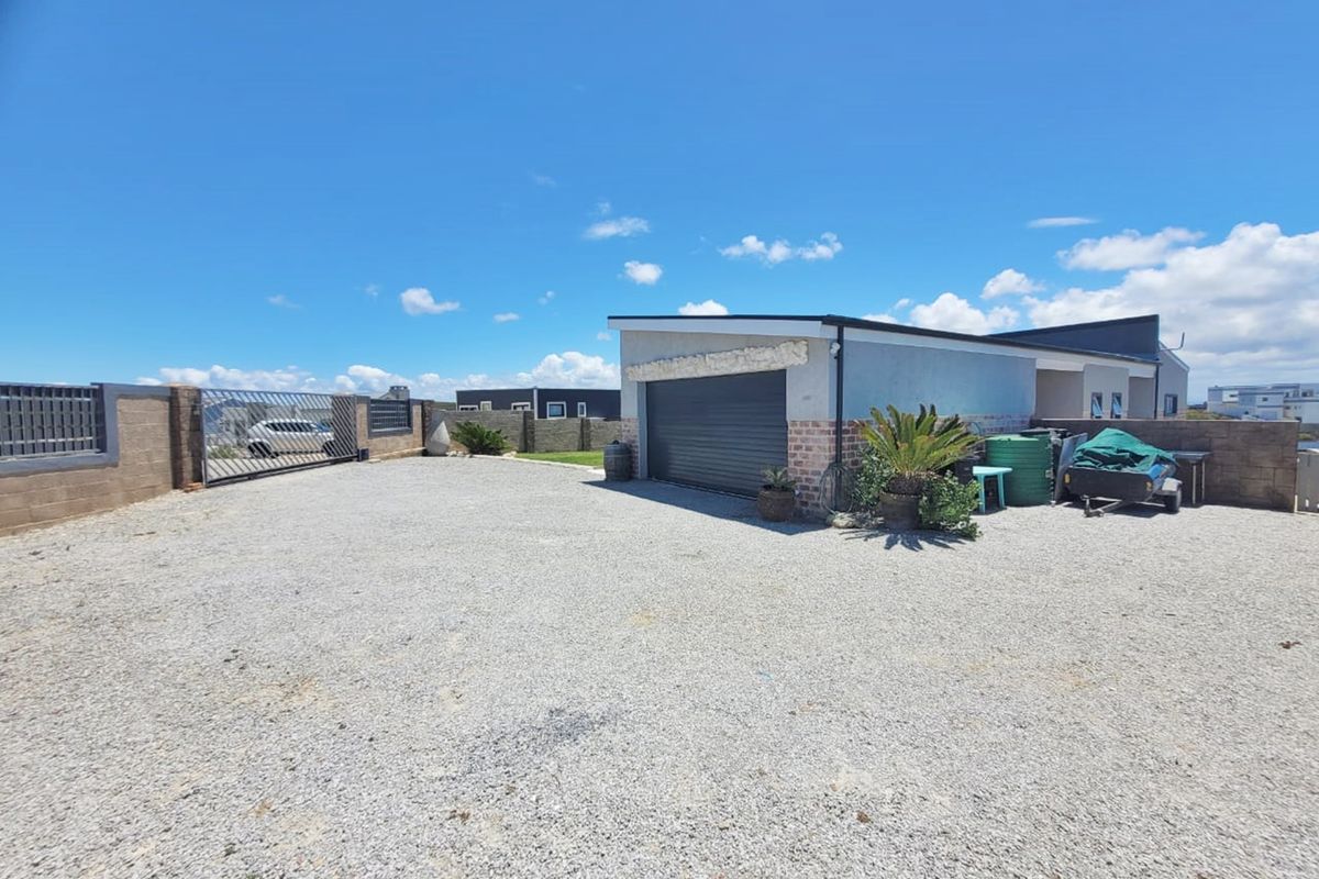 Stunning Family Home with great features! - Photo 5