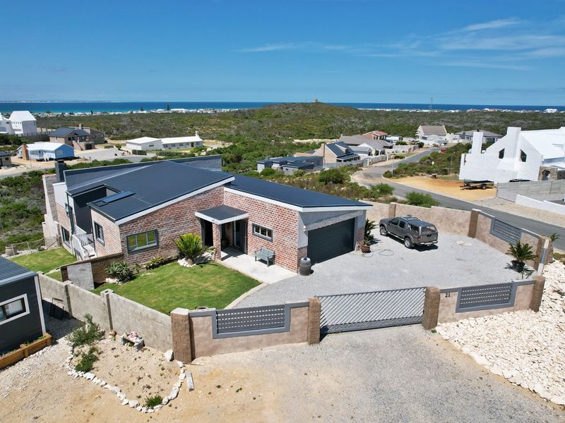 Stunning Family Home with great features! - Photo 3