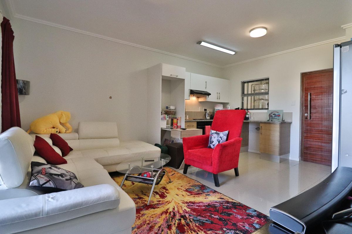 Perfect Lock and Go Lifestyle in Umhlanga Ridge - Photo 4