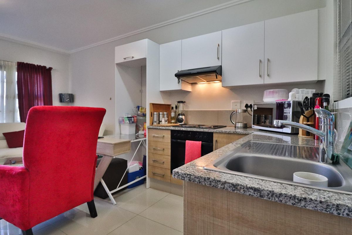 Perfect Lock and Go Lifestyle in Umhlanga Ridge - Photo 3