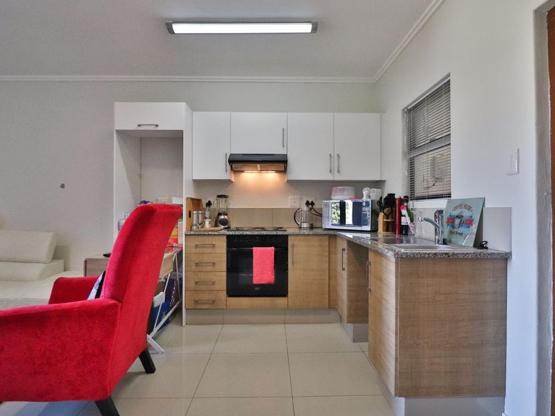 Perfect Lock and Go Lifestyle in Umhlanga Ridge - Photo 2