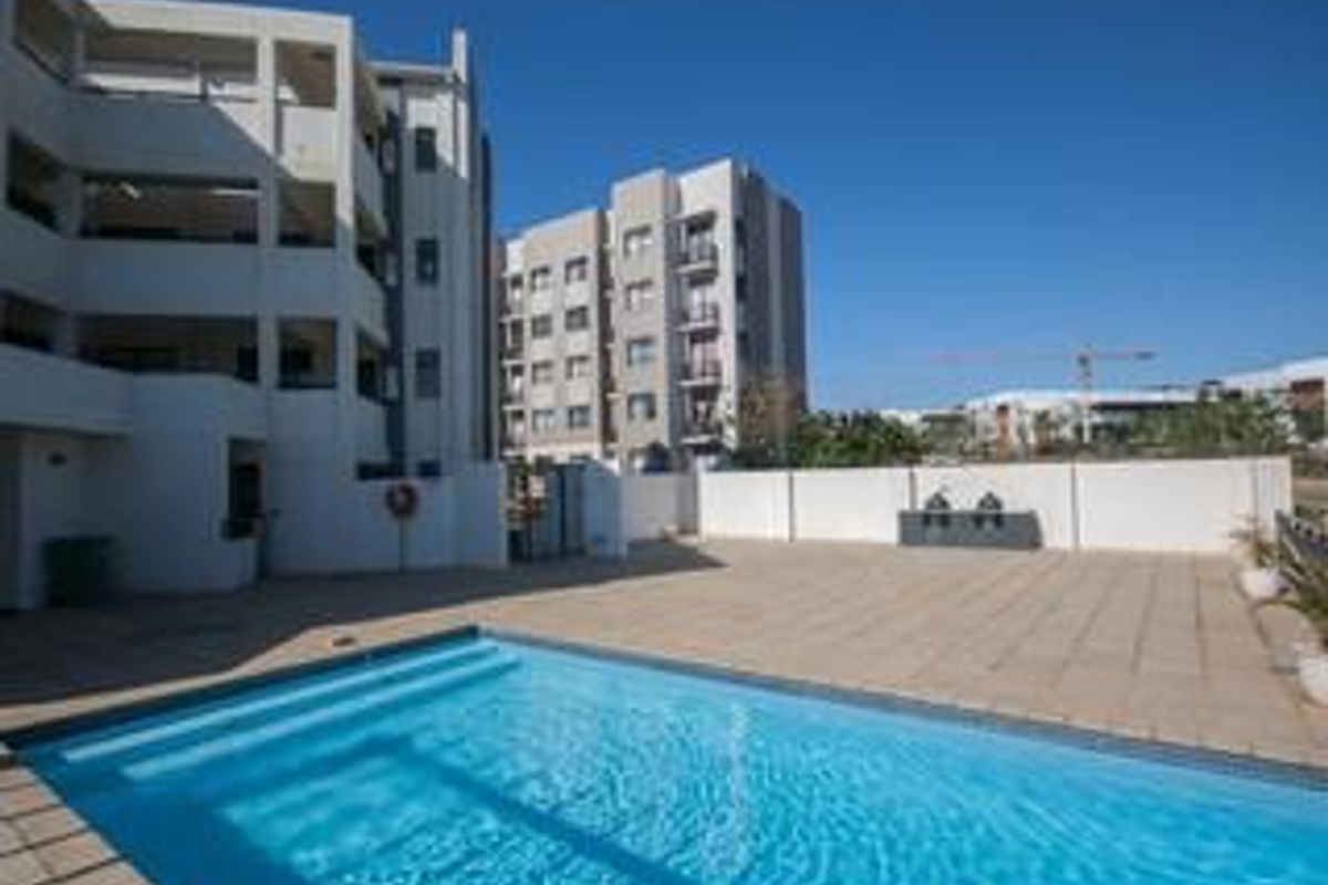 Situated in the popular complex , Manhattan Mews , you will find this 2 bed 1 bath unit. - Photo 3