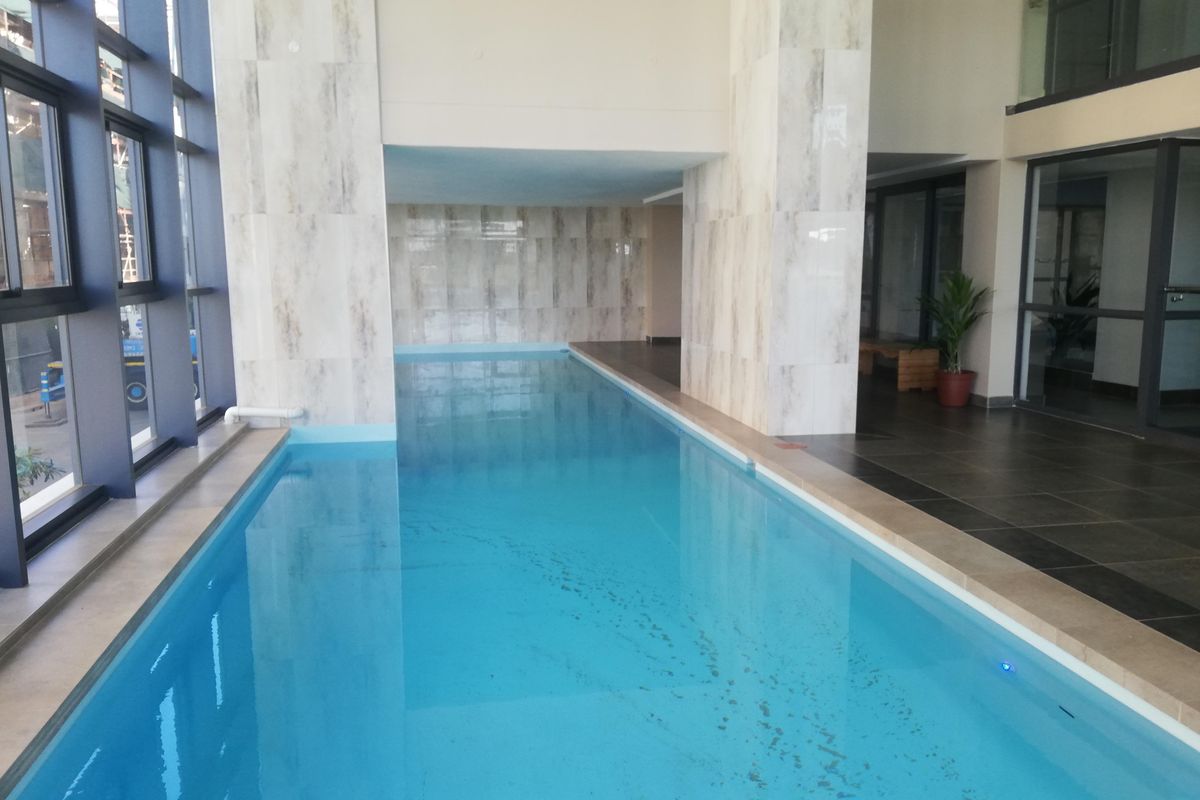 One of a kind modern 2 bedroom 2 bathroom apartment. - Photo 2