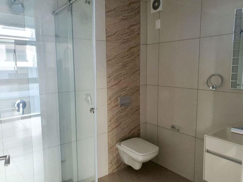 One of a kind modern 2 bedroom 2 bathroom apartment. - Photo 10