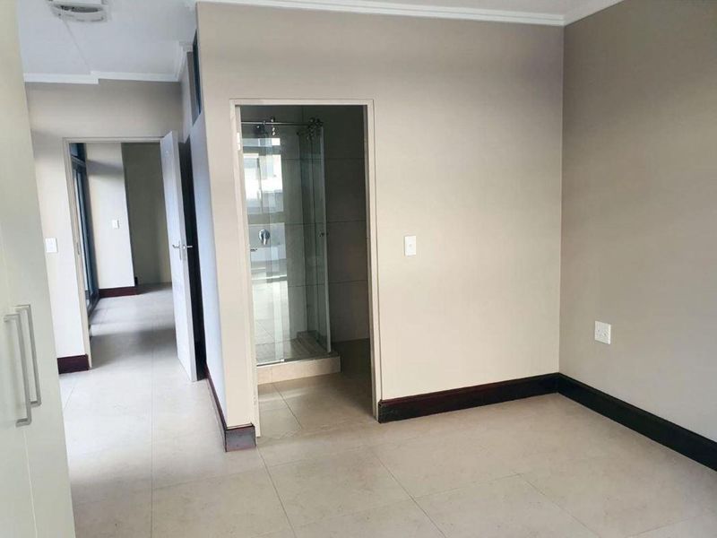 One of a kind modern 2 bedroom 2 bathroom apartment. - Photo 9