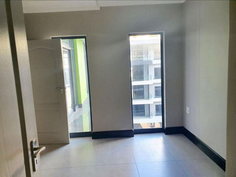 One of a kind modern 2 bedroom 2 bathroom apartment. - Photo 7