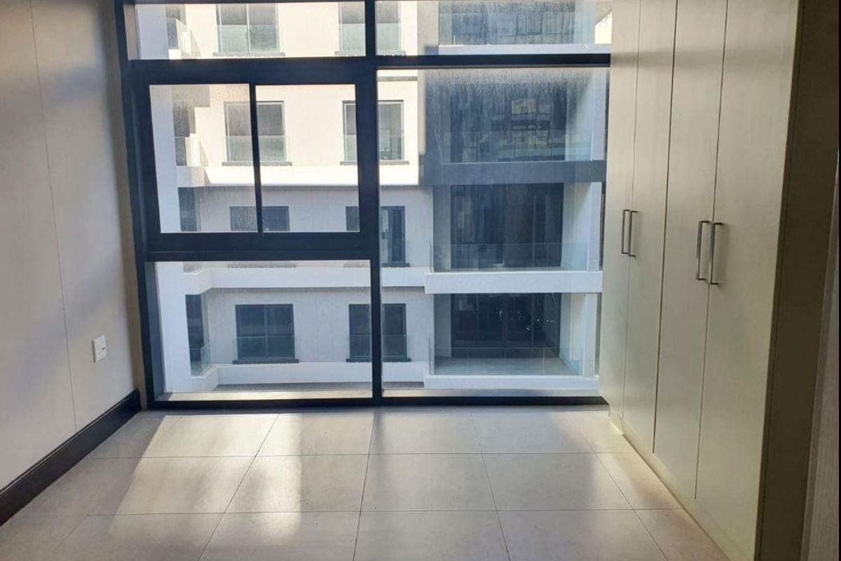 One of a kind modern 2 bedroom 2 bathroom apartment. - Photo 5