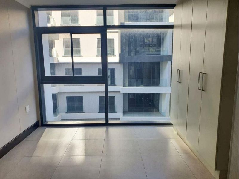 One of a kind modern 2 bedroom 2 bathroom apartment. - Photo 5