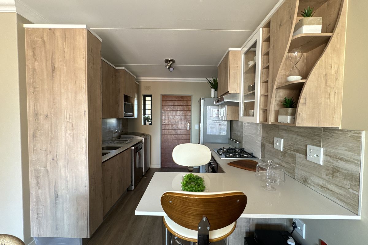 3 Bedroom Ground floor Apartment for Sale - Photo 3