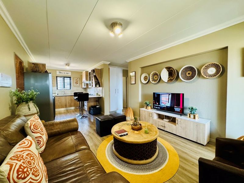 3 Bedroom Ground floor Apartment for Sale - Photo 2