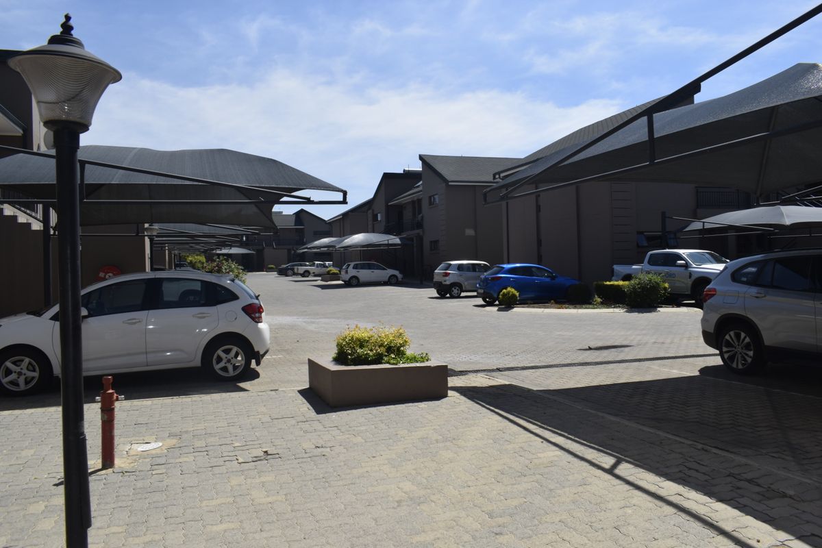 Neat ground unit for sale in Helderwyk. - Photo 2