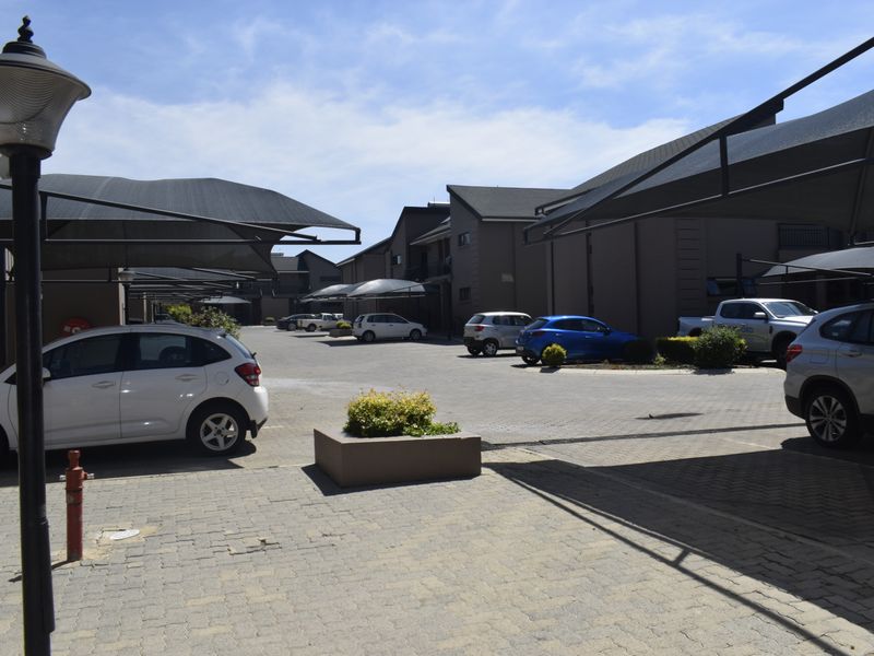 Neat ground unit for sale in Helderwyk. - Photo 2