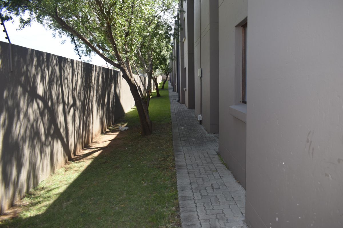 Neat ground unit for sale in Helderwyk. - Photo 4
