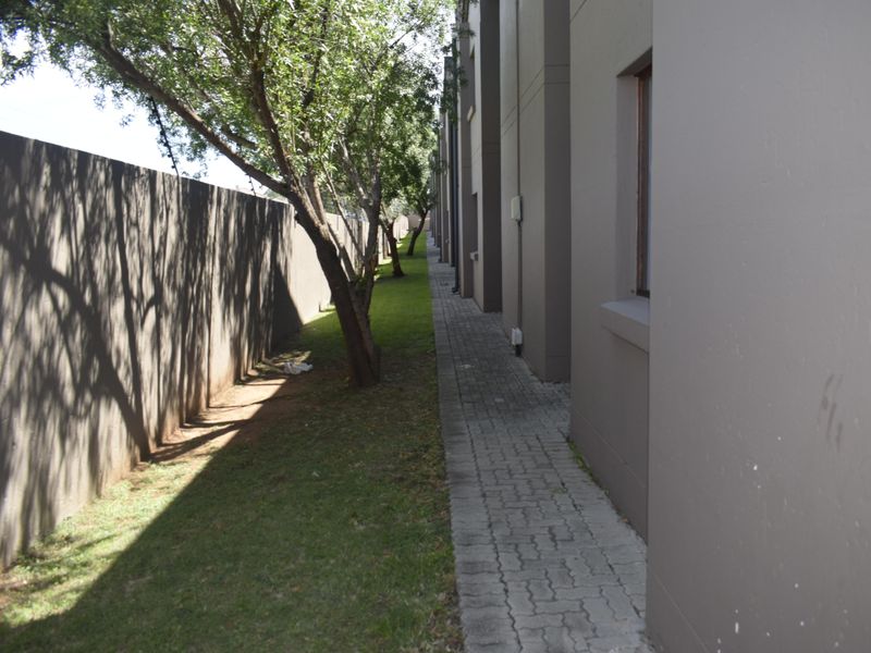 Neat ground unit for sale in Helderwyk. - Photo 4