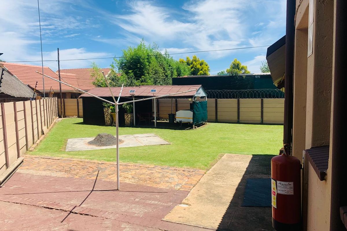 A Well Equipped Two Storey House In The Heart Of Middelburg! - Photo 4