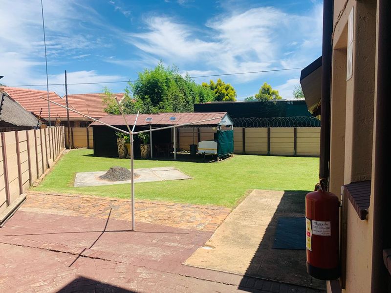 A Well Equipped Two Storey House In The Heart Of Middelburg! - Photo 4