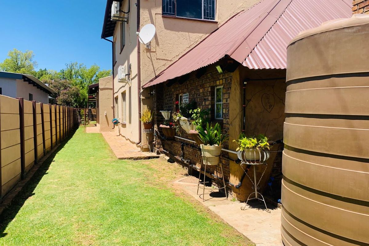 A Well Equipped Two Storey House In The Heart Of Middelburg! - Photo 3