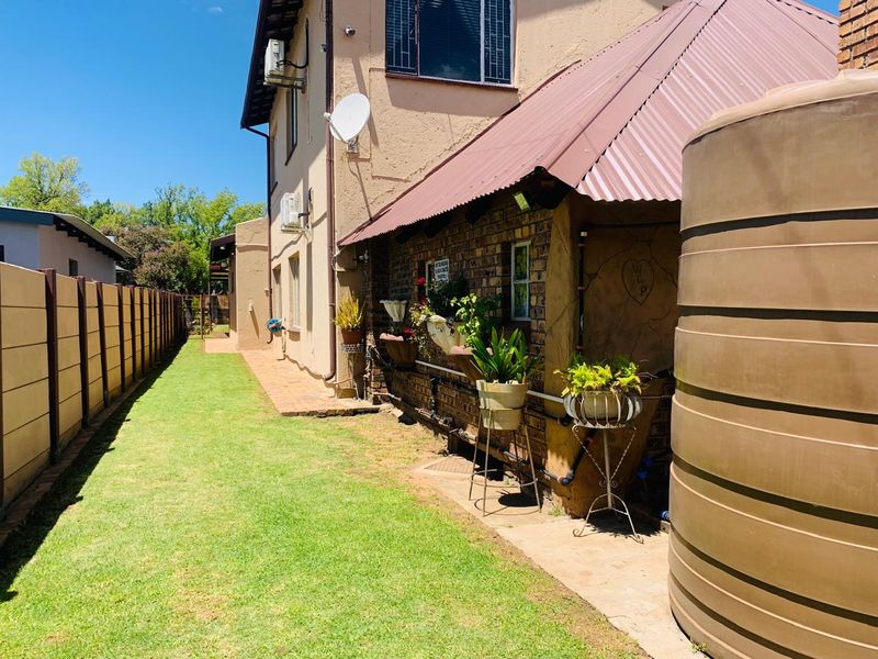 A Well Equipped Two Storey House In The Heart Of Middelburg! - Photo 3