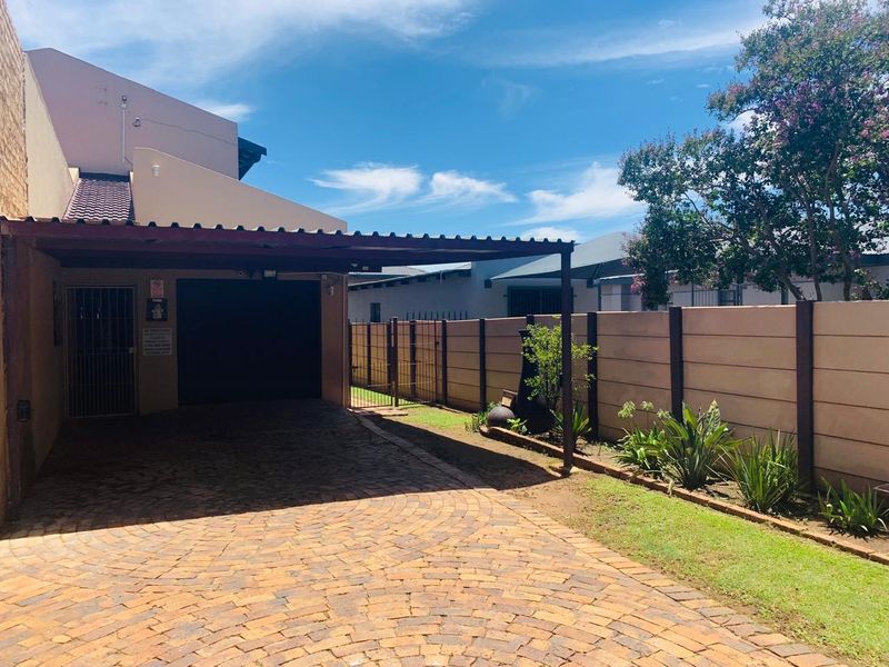 A Well Equipped Two Storey House In The Heart Of Middelburg! - Photo 2