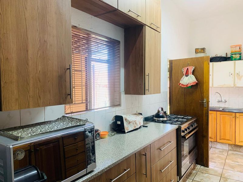 A Well Equipped Two Storey House In The Heart Of Middelburg! - Photo 9