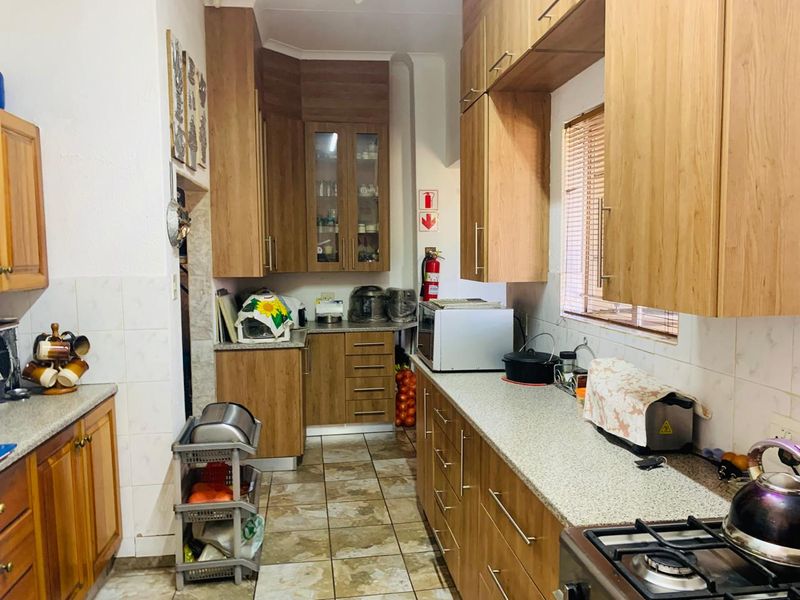 A Well Equipped Two Storey House In The Heart Of Middelburg! - Photo 8