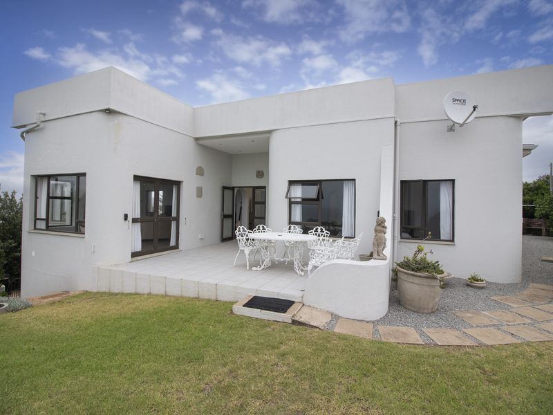 Five Bedroom Home and One Bedroom Flat with Spectacular Ocean Views. - Photo 5