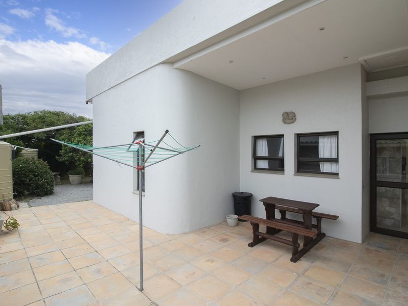 Five Bedroom Home and One Bedroom Flat with Spectacular Ocean Views. - Photo 9