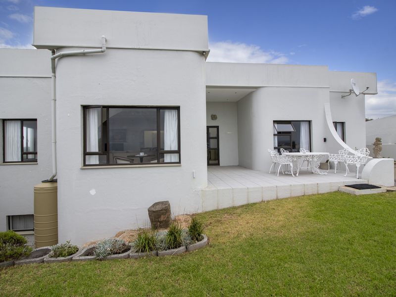 Five Bedroom Home and One Bedroom Flat with Spectacular Ocean Views. - Photo 6