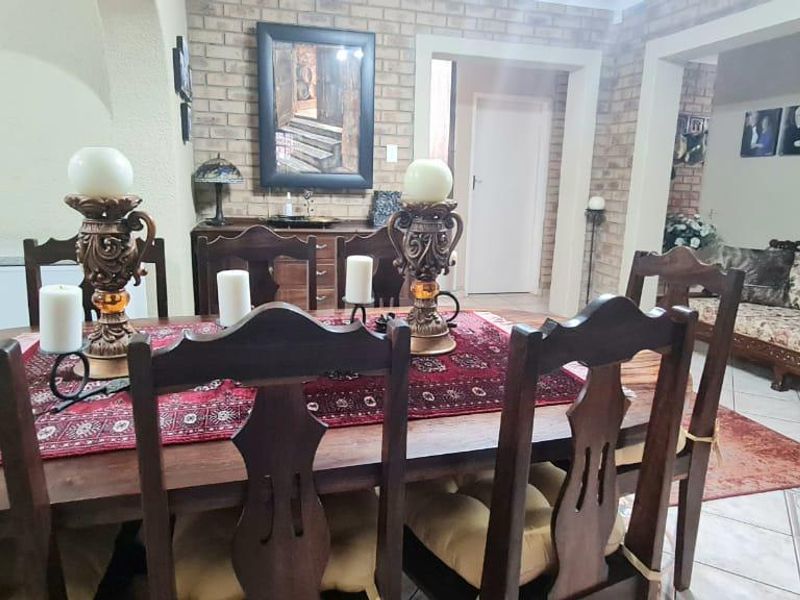 5 Bedroom Double Story Face brick home - Photo 9