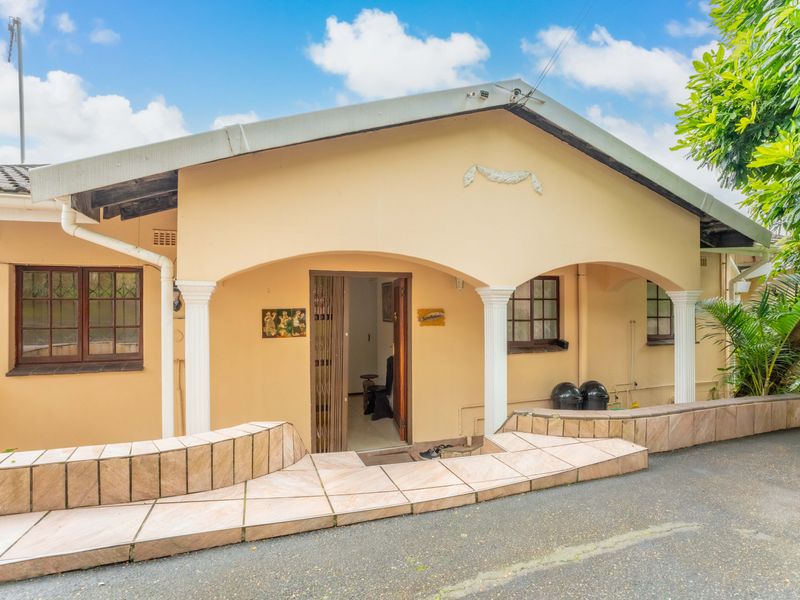 The epitome of modern living in this captivating family home! - Photo 3