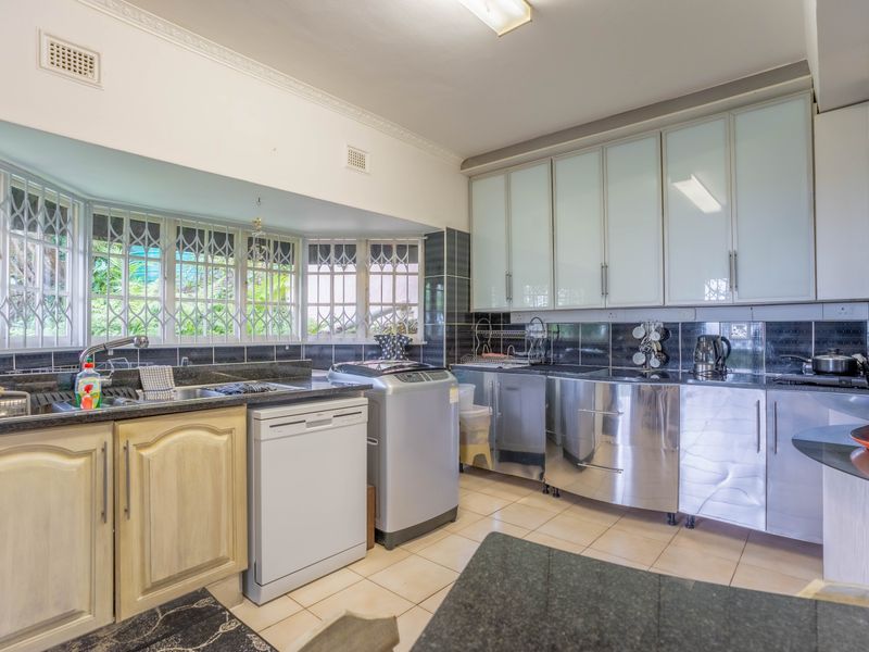 The epitome of modern living in this captivating family home! - Photo 7