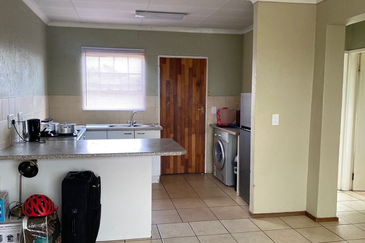 Discover Your Home Sweet Home in Heuwelsig Estate! - Photo 2