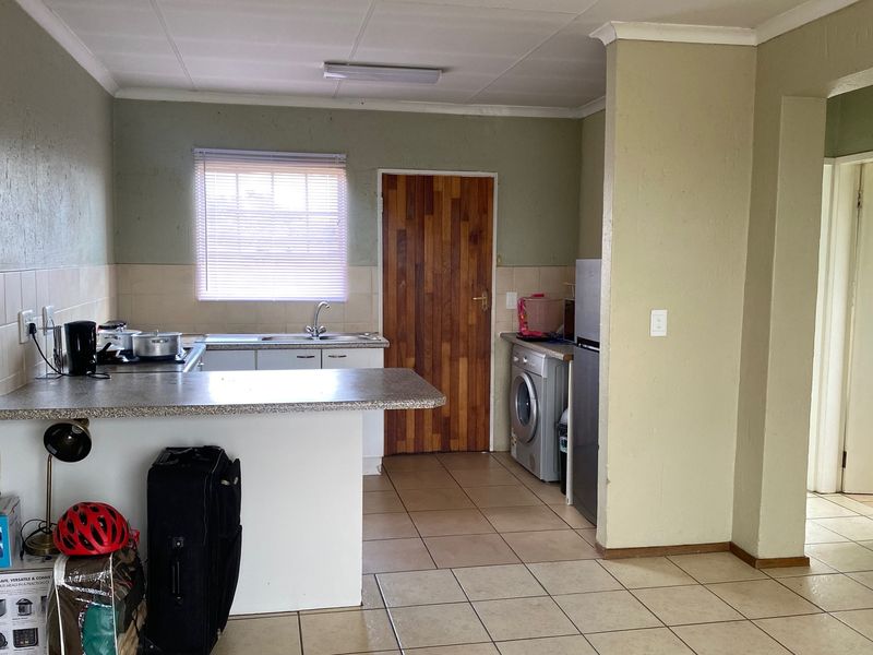Discover Your Home Sweet Home in Heuwelsig Estate! - Photo 2