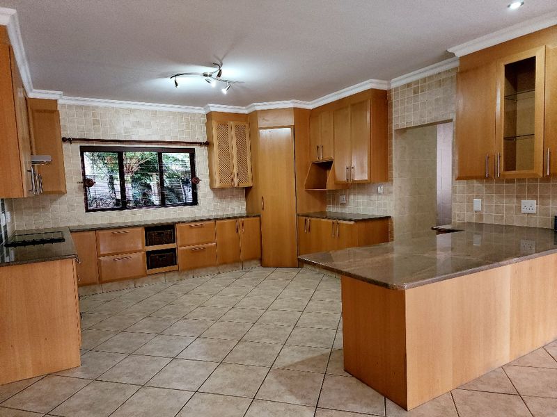 Stunning 4 x bedroom family home to RENT in Pebble Rock Golf Estate - Photo 7