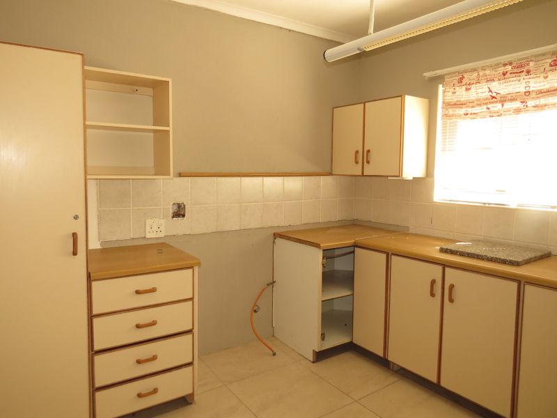 Spacious Coastal Living Home In Stilbaai - Photo 9