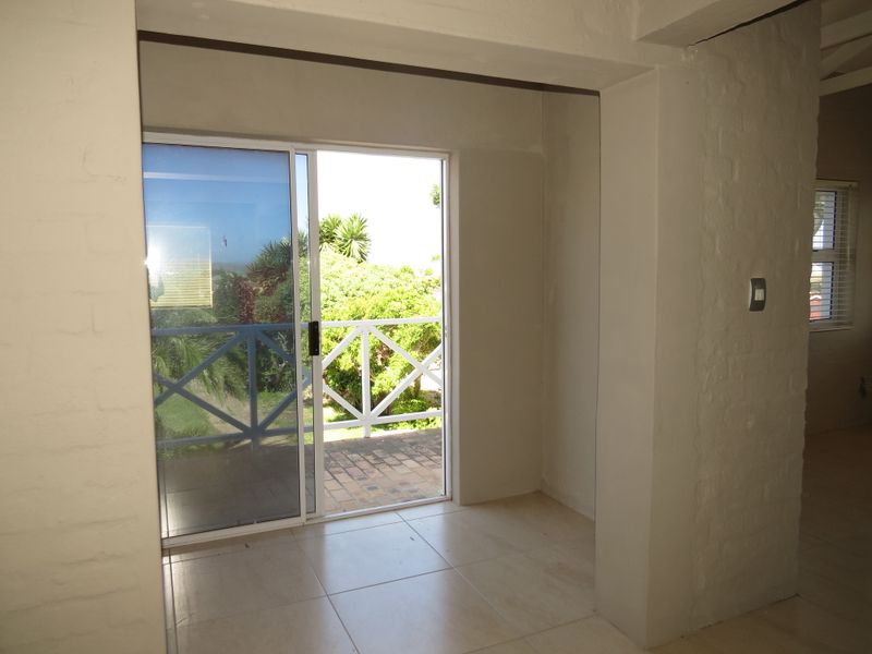 Spacious Coastal Living Home In Stilbaai - Photo 7