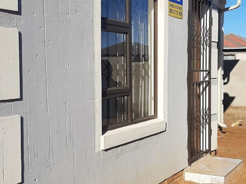 3 Bedroom House - Photo 4