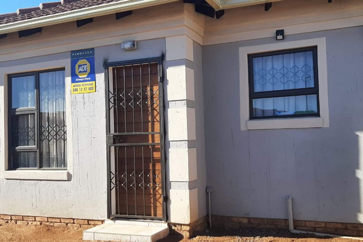 3 Bedroom House - Photo 3